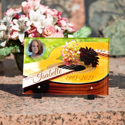 Plaque funéraire guitare-acoustique-avec-les-fleurs 29 Plaquedeces.fr
