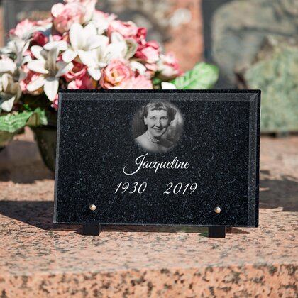 Plaque funéraire granit-nuit-etoilee 14 Plaquedeces.fr
