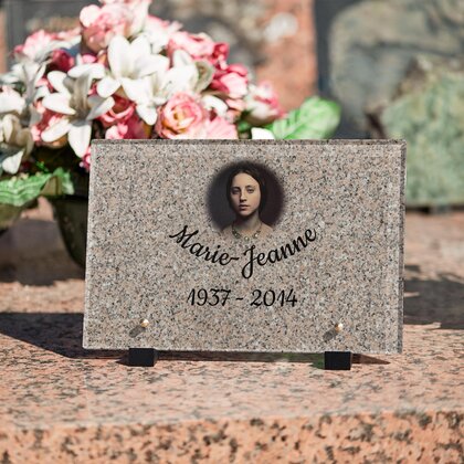 Plaque funéraire granit-rose-pastel 23 Plaquedeces.fr
