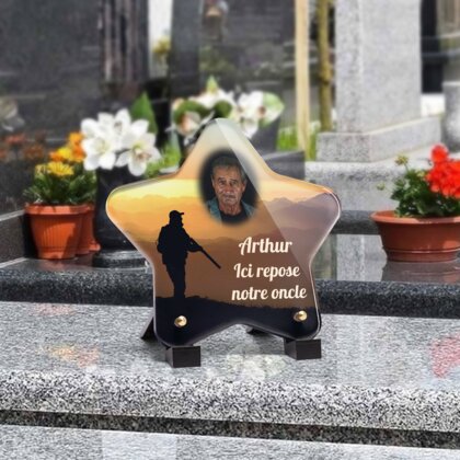 Plaque funéraire chasseur-dans-un-paysage-naturel-forme-etoile 23 Plaquedeces.fr
