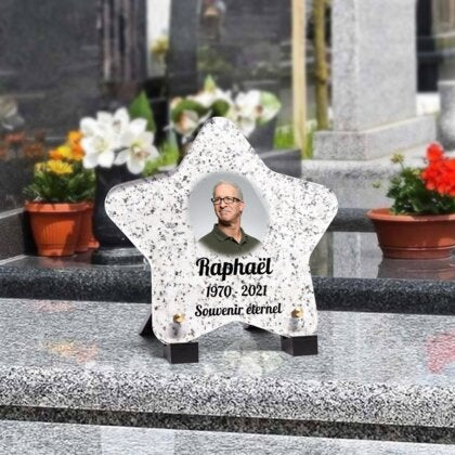 Plaque funéraire livre-granite-gris-forme-etoile 19 Plaquedeces.fr
