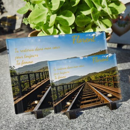 Plaque funéraire rail-de-train-avec-une-belle-vue 23 Plaquedeces.fr
