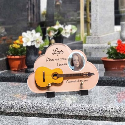 Plaque funéraire guitare-jaune-sur-fond-rose-forme-nuage 21 Plaquedeces.fr
