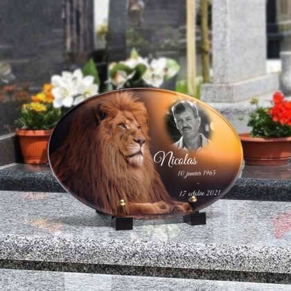 Plaque funéraire lion-majestueux-forme-ovale 18 Plaquedeces.fr
