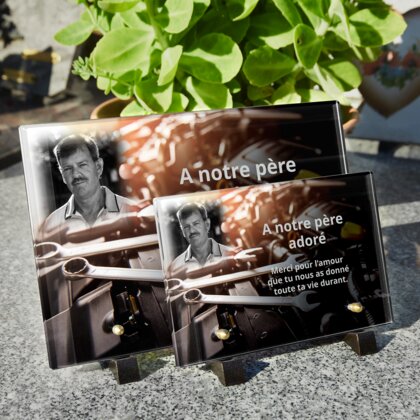 Plaque funéraire garagiste-avec-outils-mecaniques 4 Plaquedeces.fr
