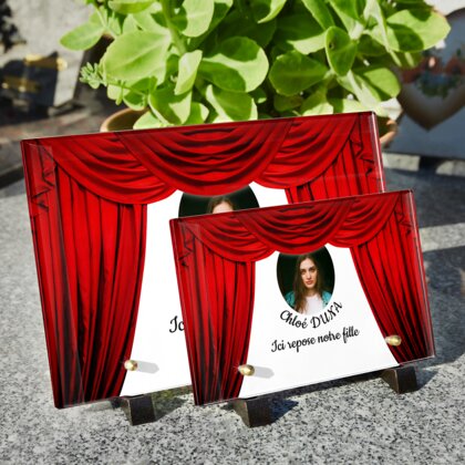 Plaque funéraire rideaux-rouges 28 Plaquedeces.fr

