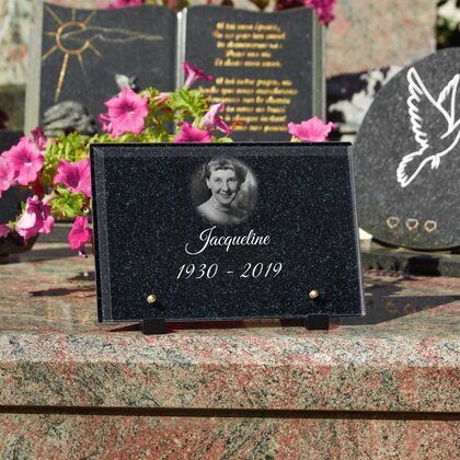 Plaque funéraire granit-nuit-etoilee 19 Plaquedeces.fr
