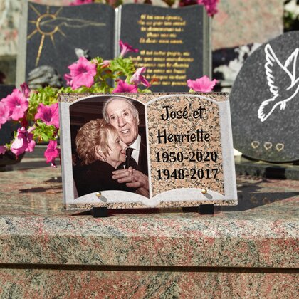 Plaque funéraire livre-granit-rose 10 Plaquedeces.fr
