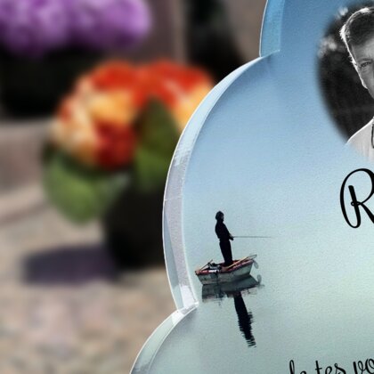 Plaque funéraire peche-en-bateau-forme-nuage 19 Plaquedeces.fr
