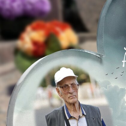 Plaque funéraire arbre-dans-champ-vert-forme-double-coeur 13 Plaquedeces.fr
