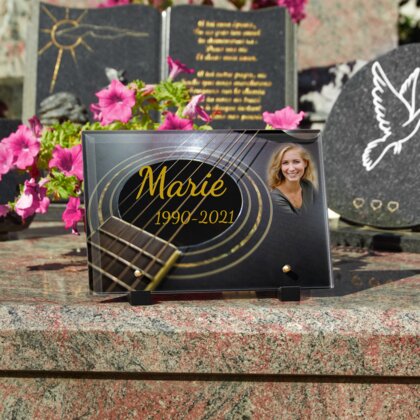 Plaque funéraire cordes-de-guitare 1 Plaquedeces.fr
