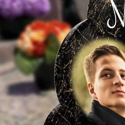 Plaque funéraire livre-marbre-noir-et-or-forme-nuage 11 Plaquedeces.fr
