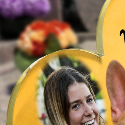 Plaque funéraire chien-qui-sallonge-sur-sol-double-coeur 13 Plaquedeces.fr
