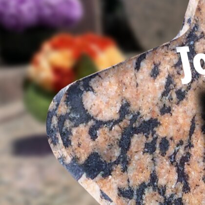 Plaque funéraire livre-granit-rose-forme-etoile 23 Plaquedeces.fr
