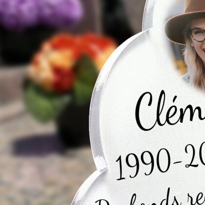 Plaque funéraire mur-de-roses-forme-nuage 22 Plaquedeces.fr
