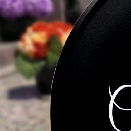 Plaque funéraire voiture-luxueuse-forme-ovale 13 Plaquedeces.fr
