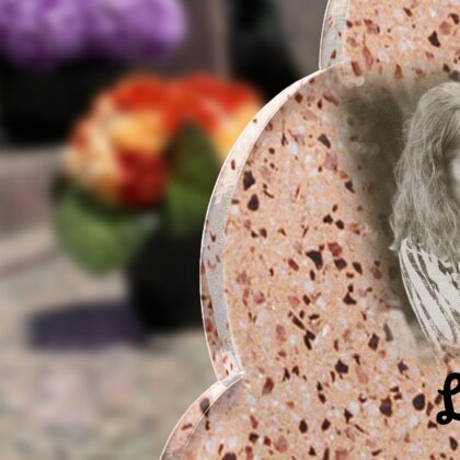 Plaque funéraire livre-granit-rose-forme-nuage 9 Plaquedeces.fr
