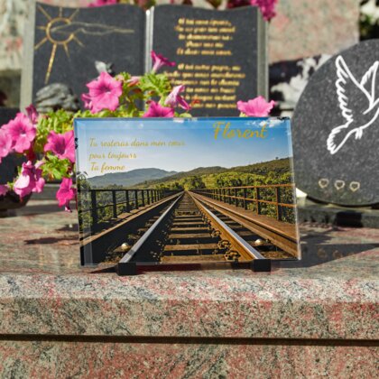 Plaque funéraire rail-de-train-avec-une-belle-vue 9 Plaquedeces.fr

