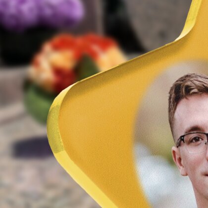 Plaque funéraire dessin-chien-et-humain-forme-etoile 21 Plaquedeces.fr
