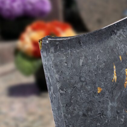 Plaque funéraire livre-marbre-noir-et-or-forme-livre 5 Plaquedeces.fr
