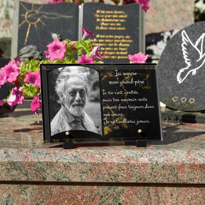 Plaque funéraire livre-marbre-noir-et-or 26 Plaquedeces.fr
