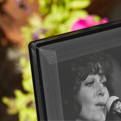 Plaque funéraire chanteur-sur-scene 14 Plaquedeces.fr
