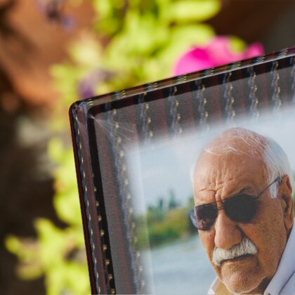 Plaque funéraire accordeon-rideau-rouge 26 Plaquedeces.fr
